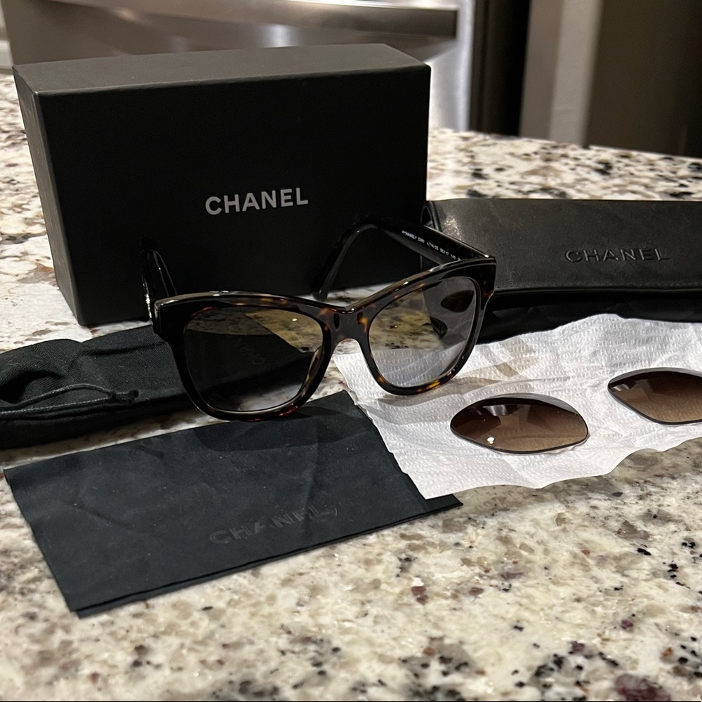 EUC Chanel sunglasses ref#5380 tortoise